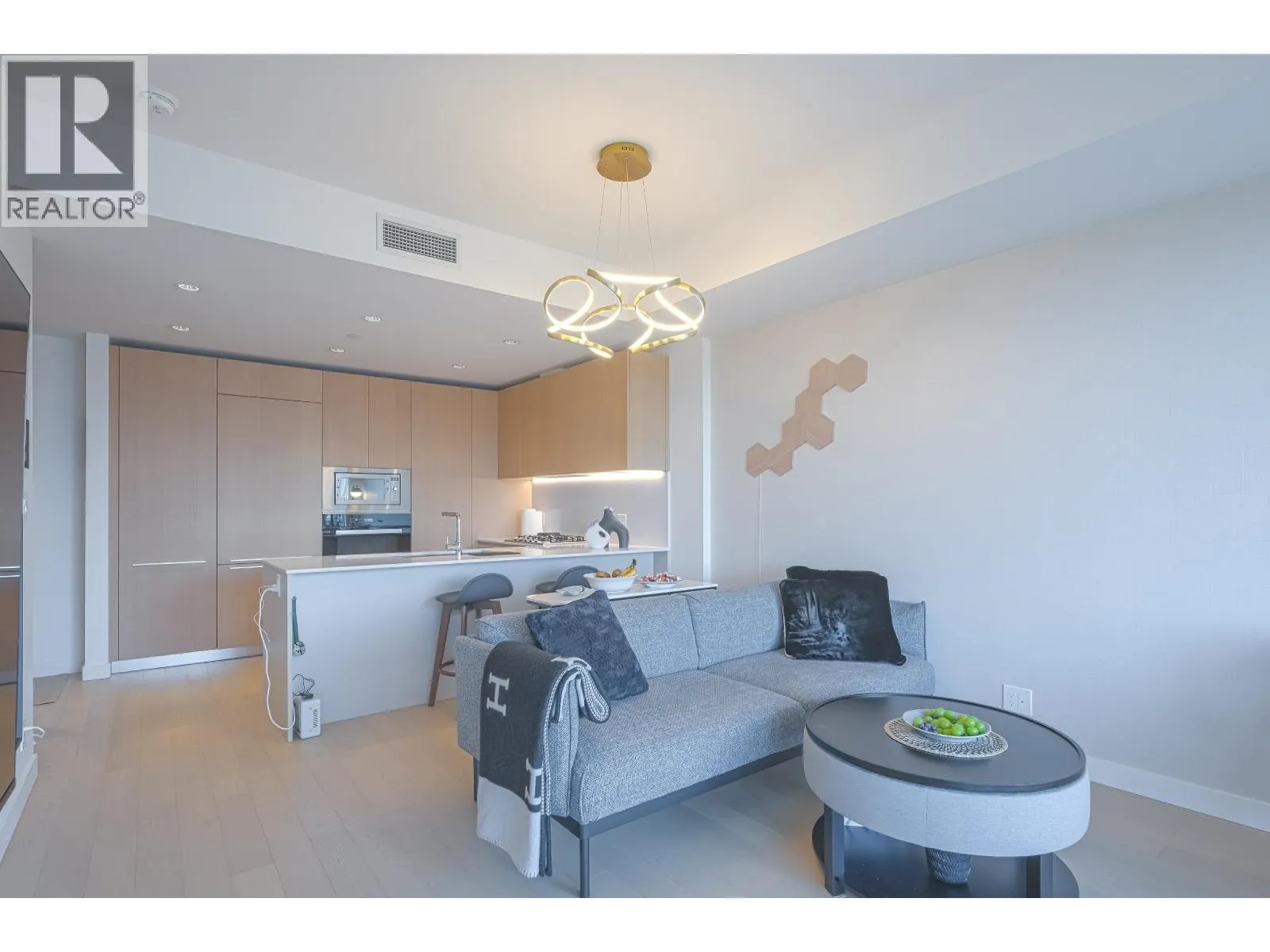 606 6622 PEARSON WAY