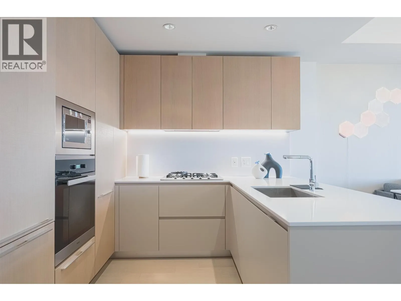 606 6622 PEARSON WAY