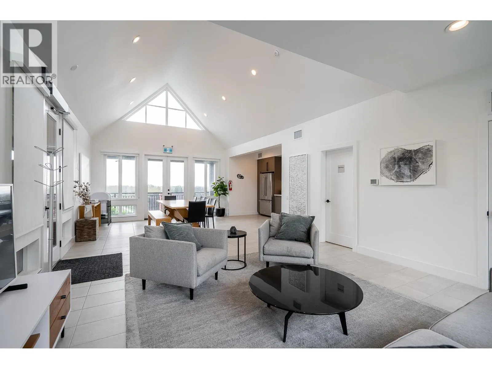 85 3552 VICTORIA DRIVE