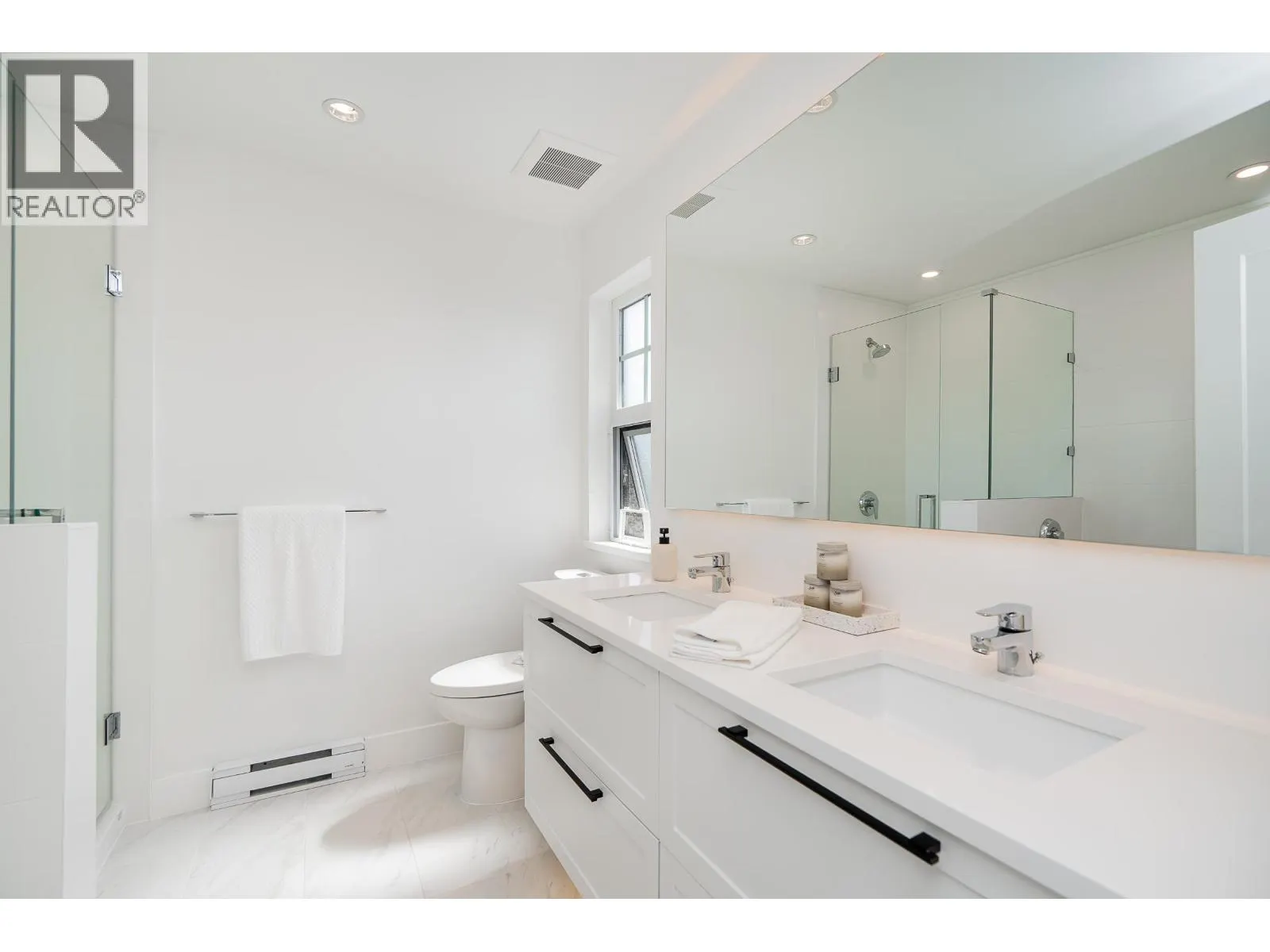 85 3552 VICTORIA DRIVE