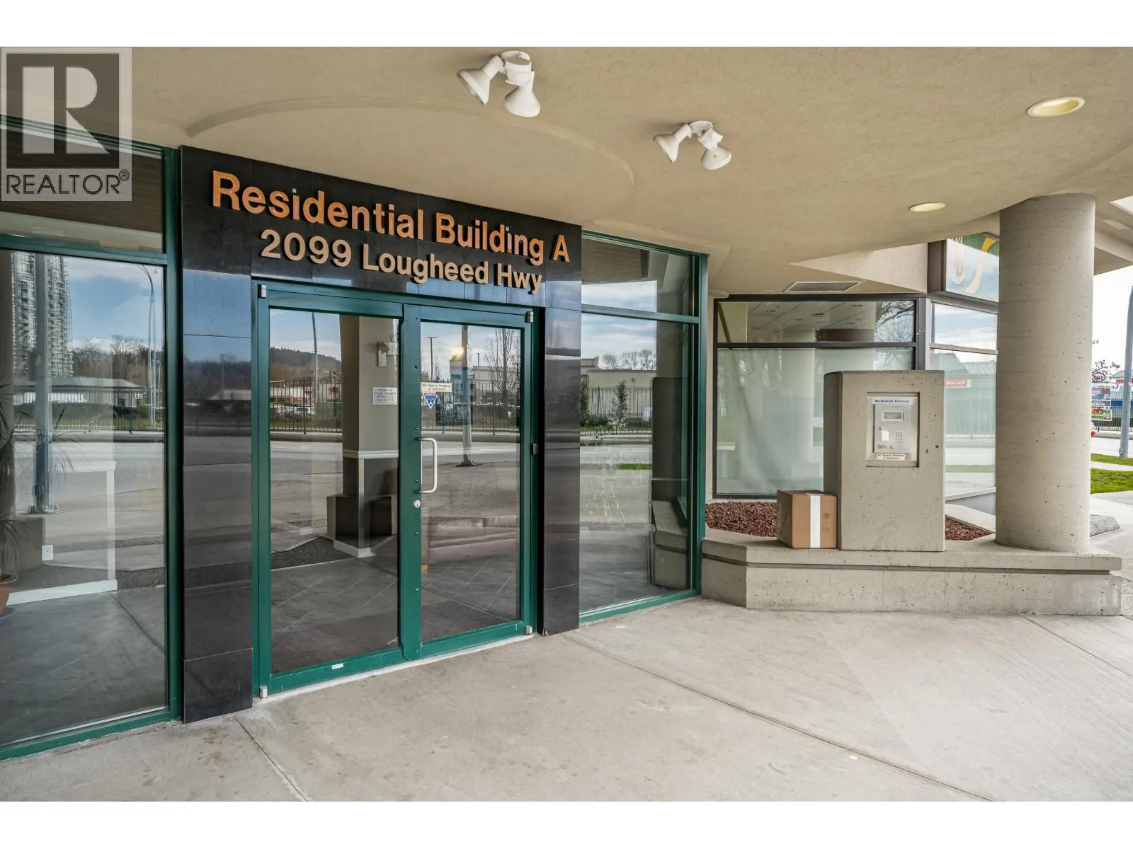 A306 2099 LOUGHEED HIGHWAY