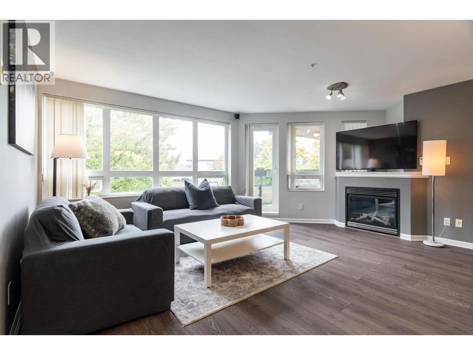 A306 2099 LOUGHEED HIGHWAY