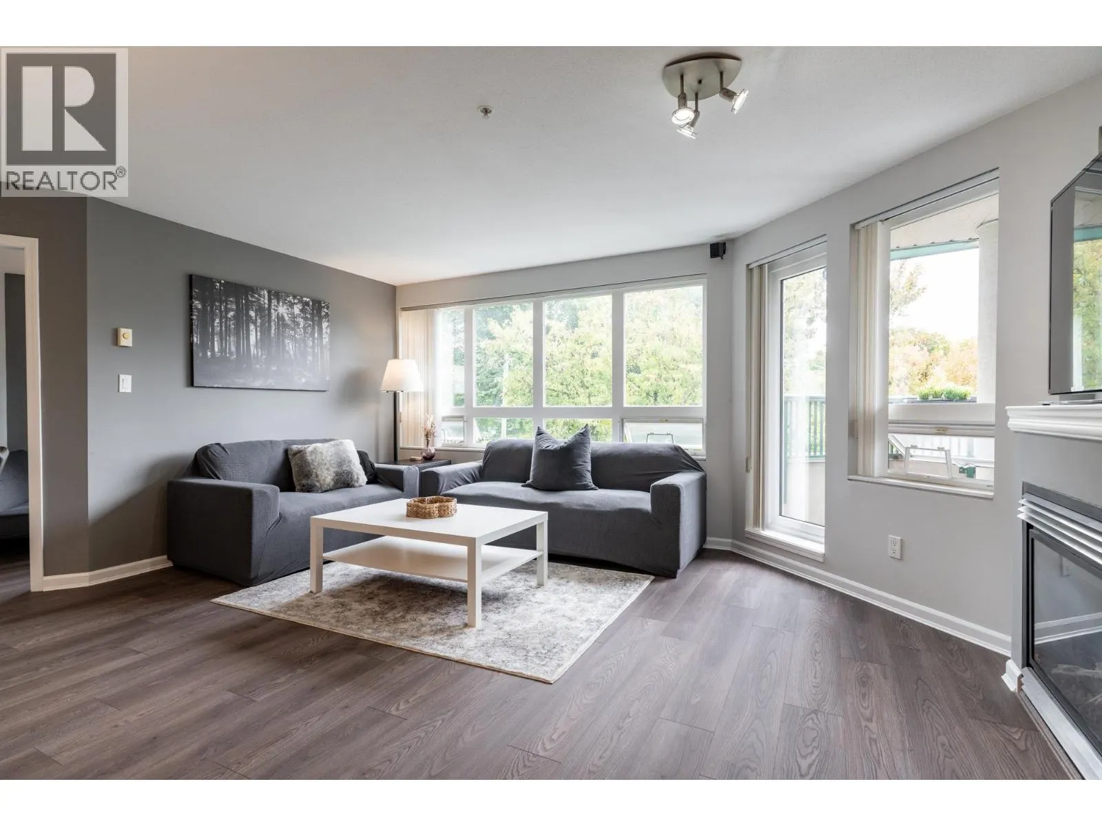 A306 2099 LOUGHEED HIGHWAY