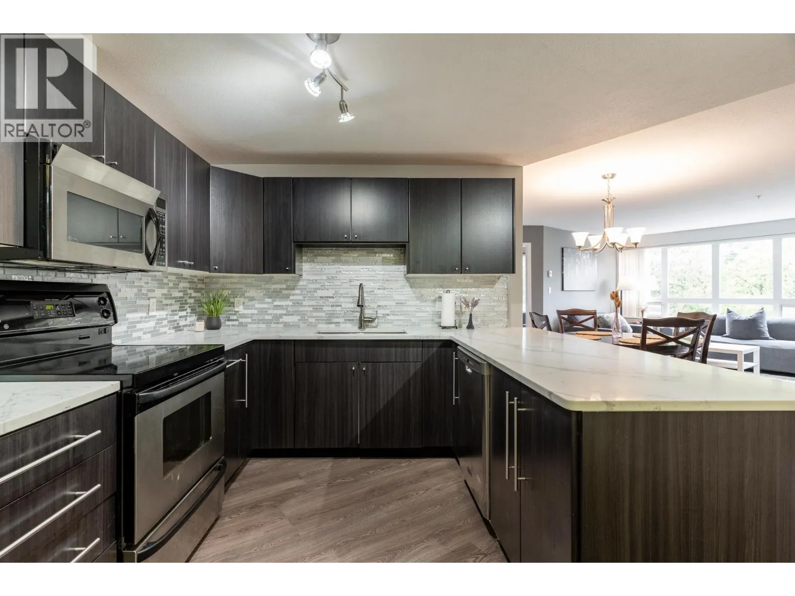 A306 2099 LOUGHEED HIGHWAY