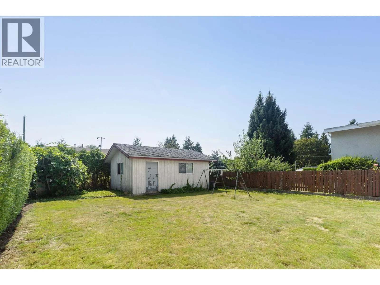 920 EVERETT CRESCENT