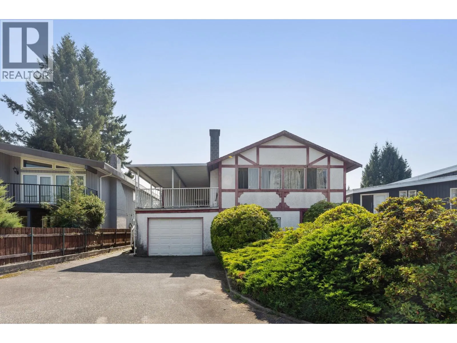 920 EVERETT CRESCENT
