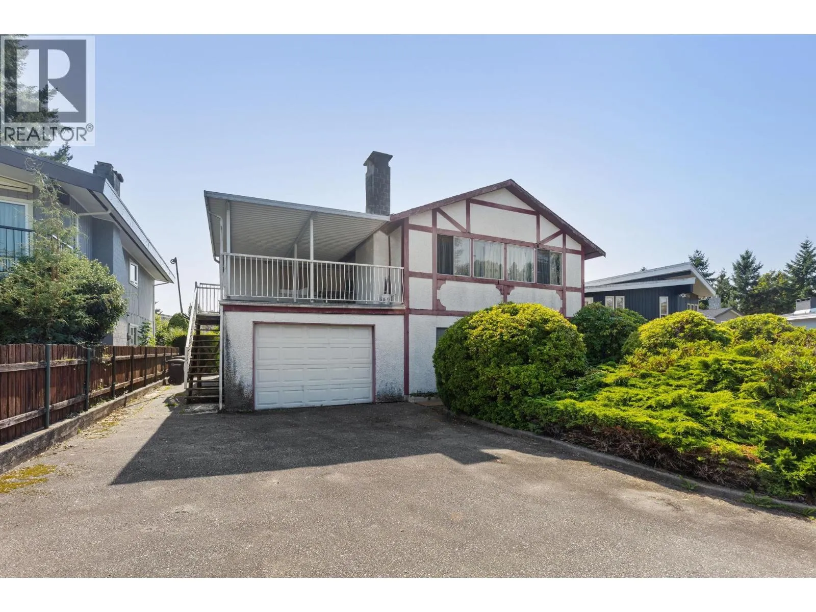 920 EVERETT CRESCENT