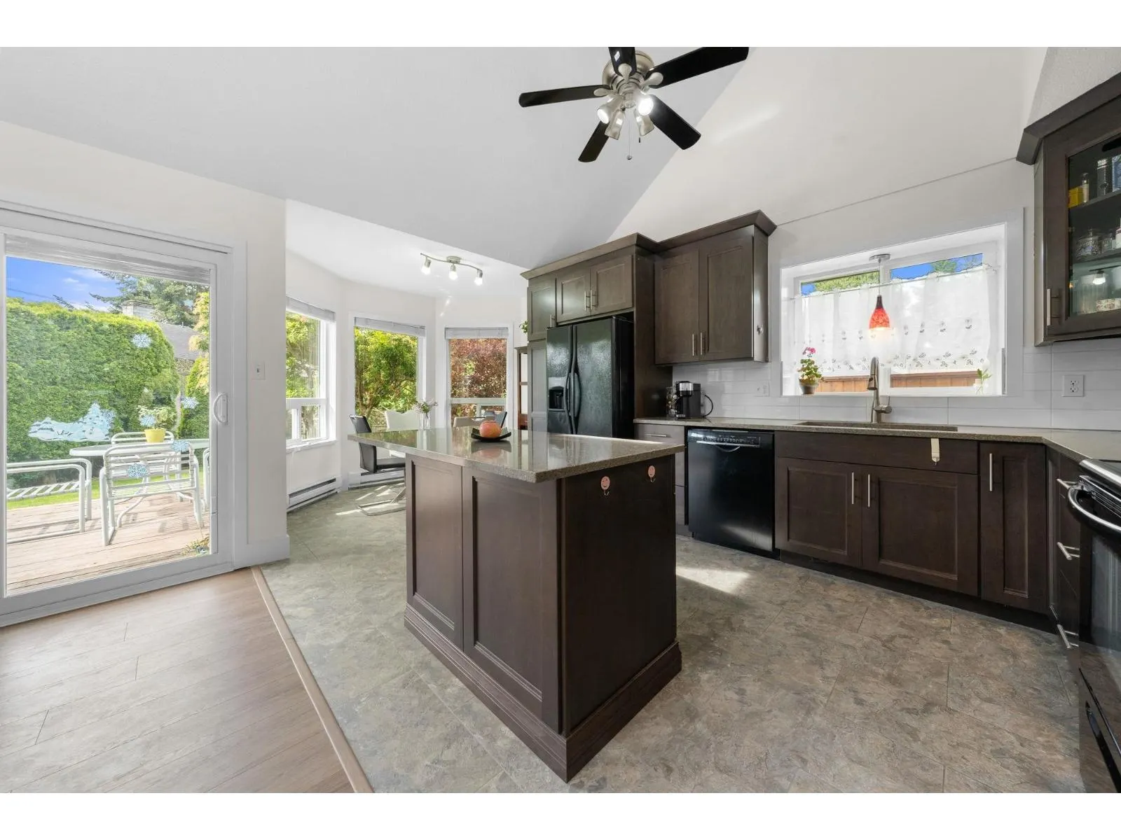 11818 WOODLYNN COURT