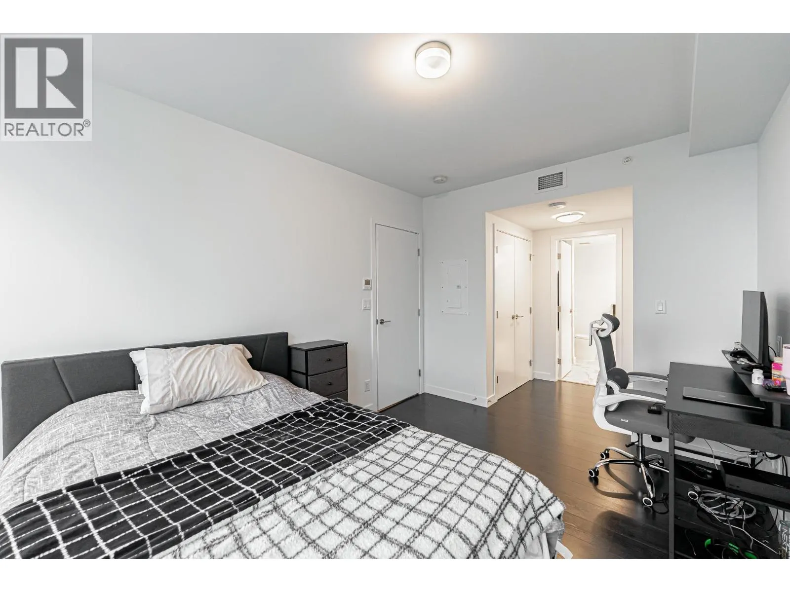3406 2085 SKYLINE COURT