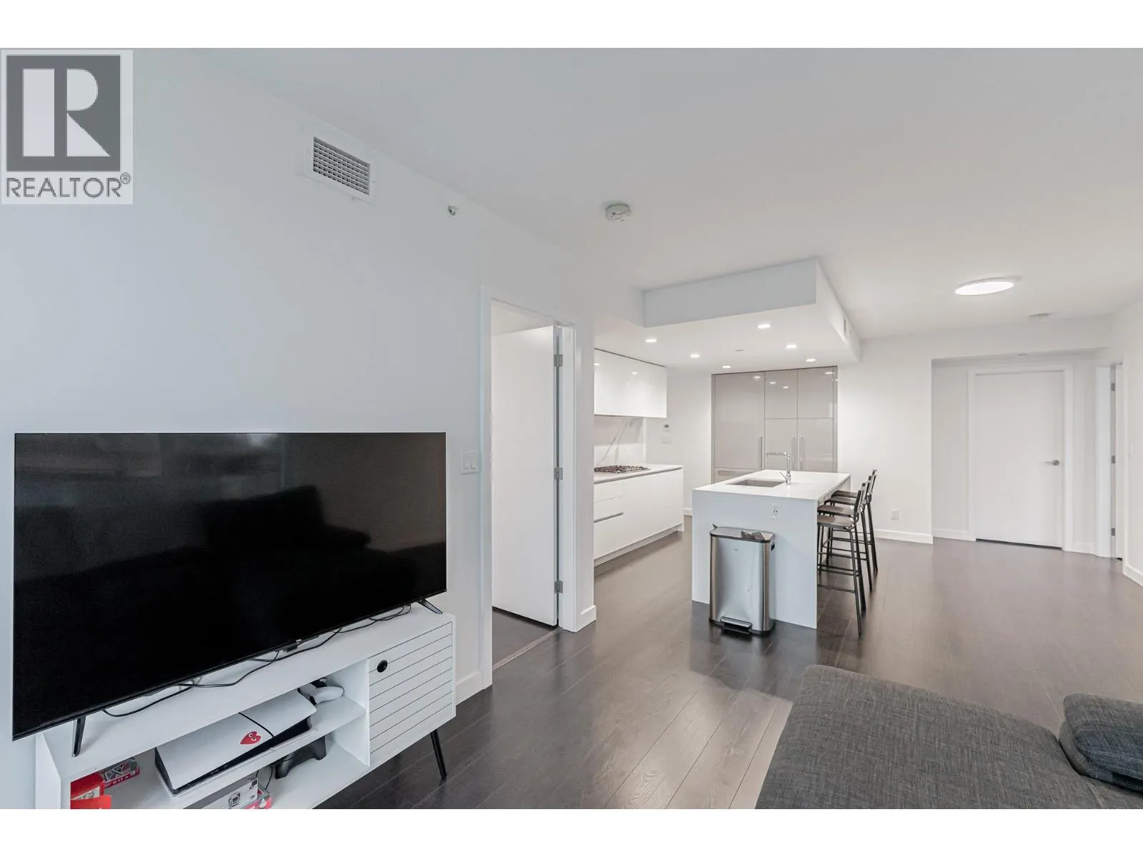 3406 2085 SKYLINE COURT