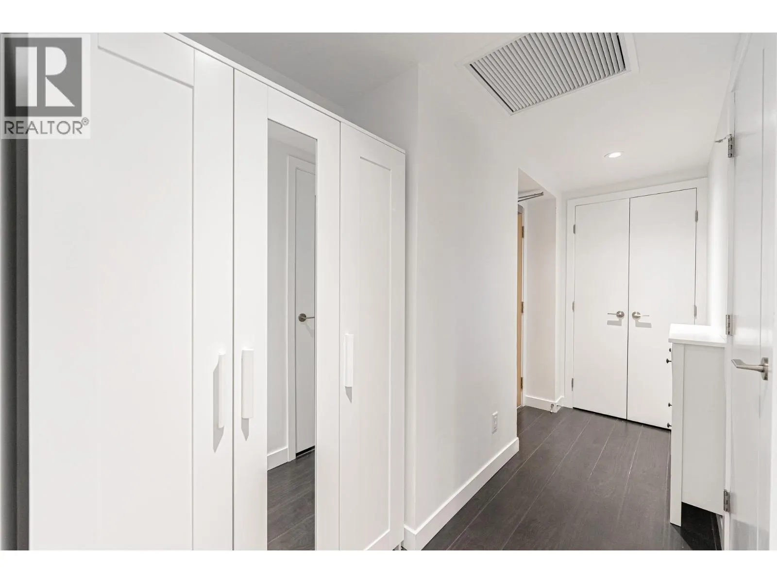 3406 2085 SKYLINE COURT