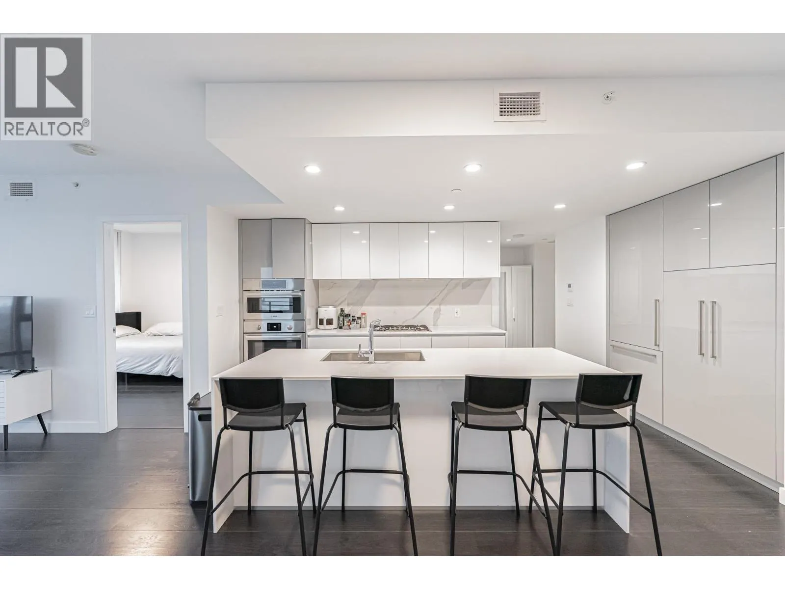 3406 2085 SKYLINE COURT