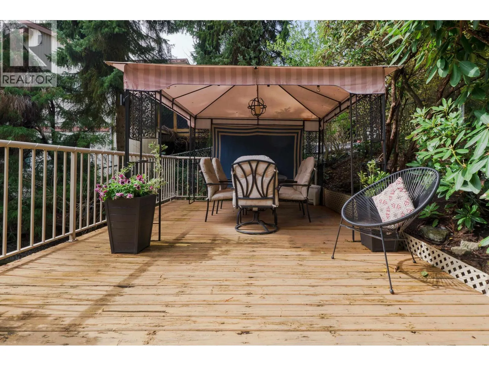 1261 LANSDOWNE DRIVE