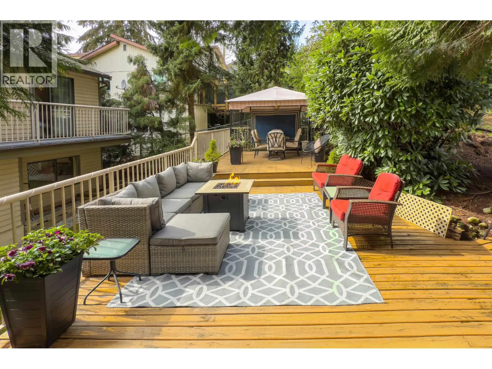 1261 LANSDOWNE DRIVE