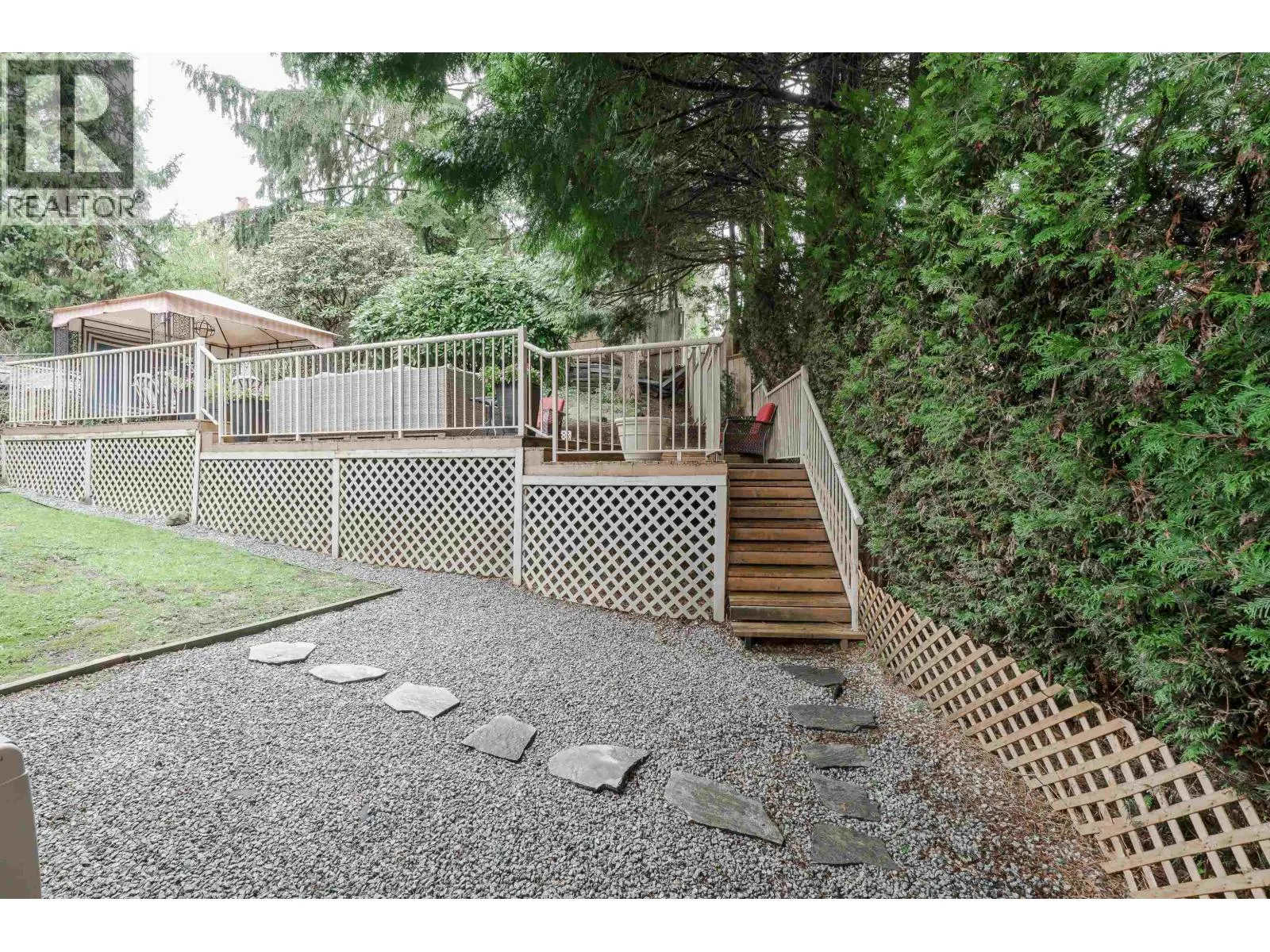 1261 LANSDOWNE DRIVE