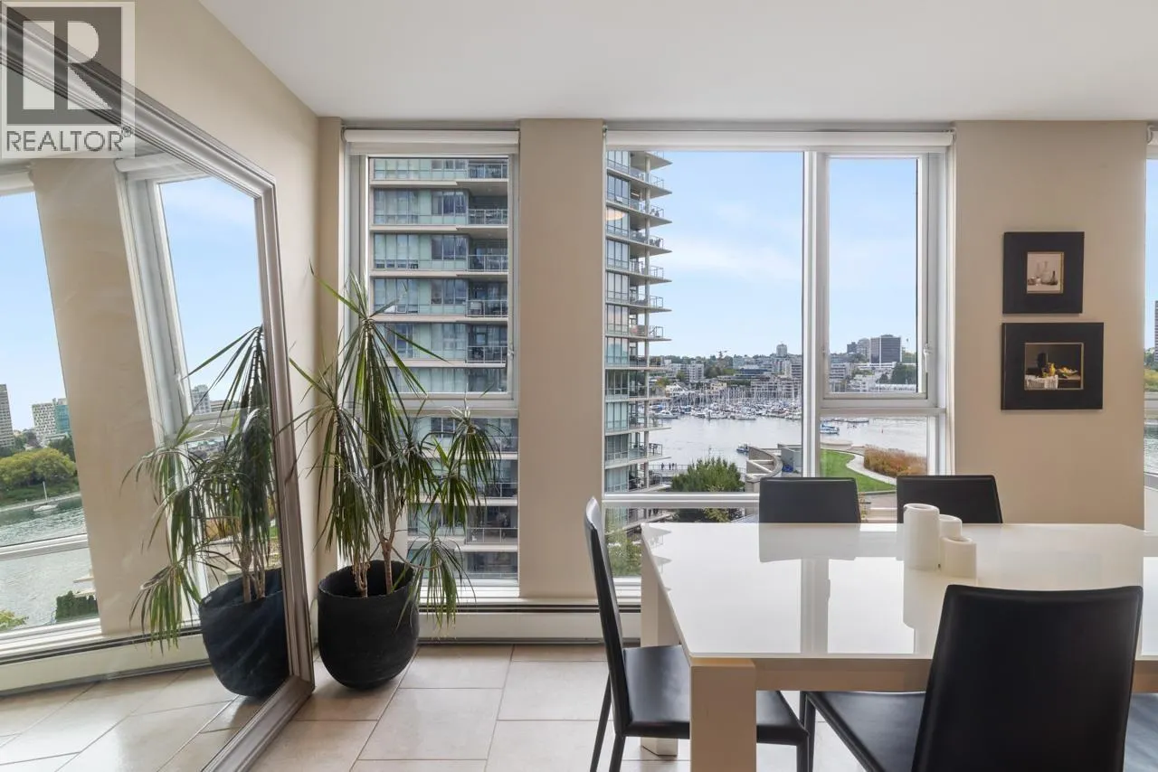 805 1383 MARINASIDE CRESCENT