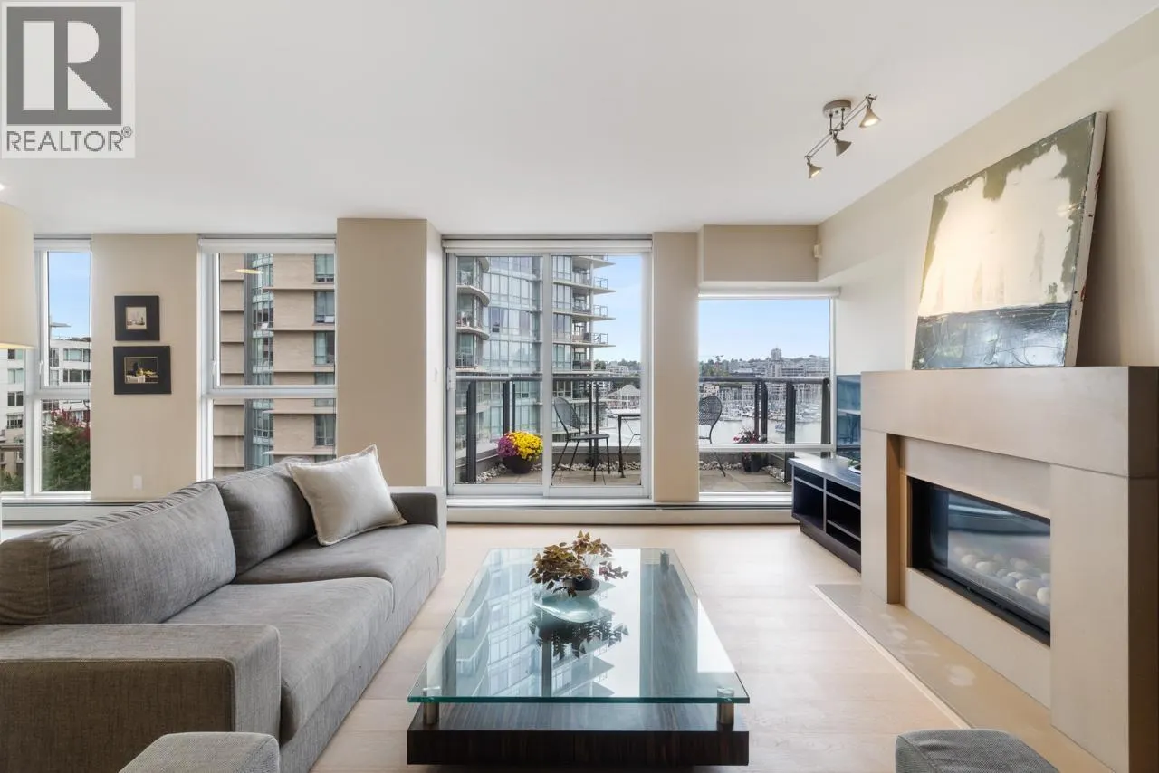805 1383 MARINASIDE CRESCENT