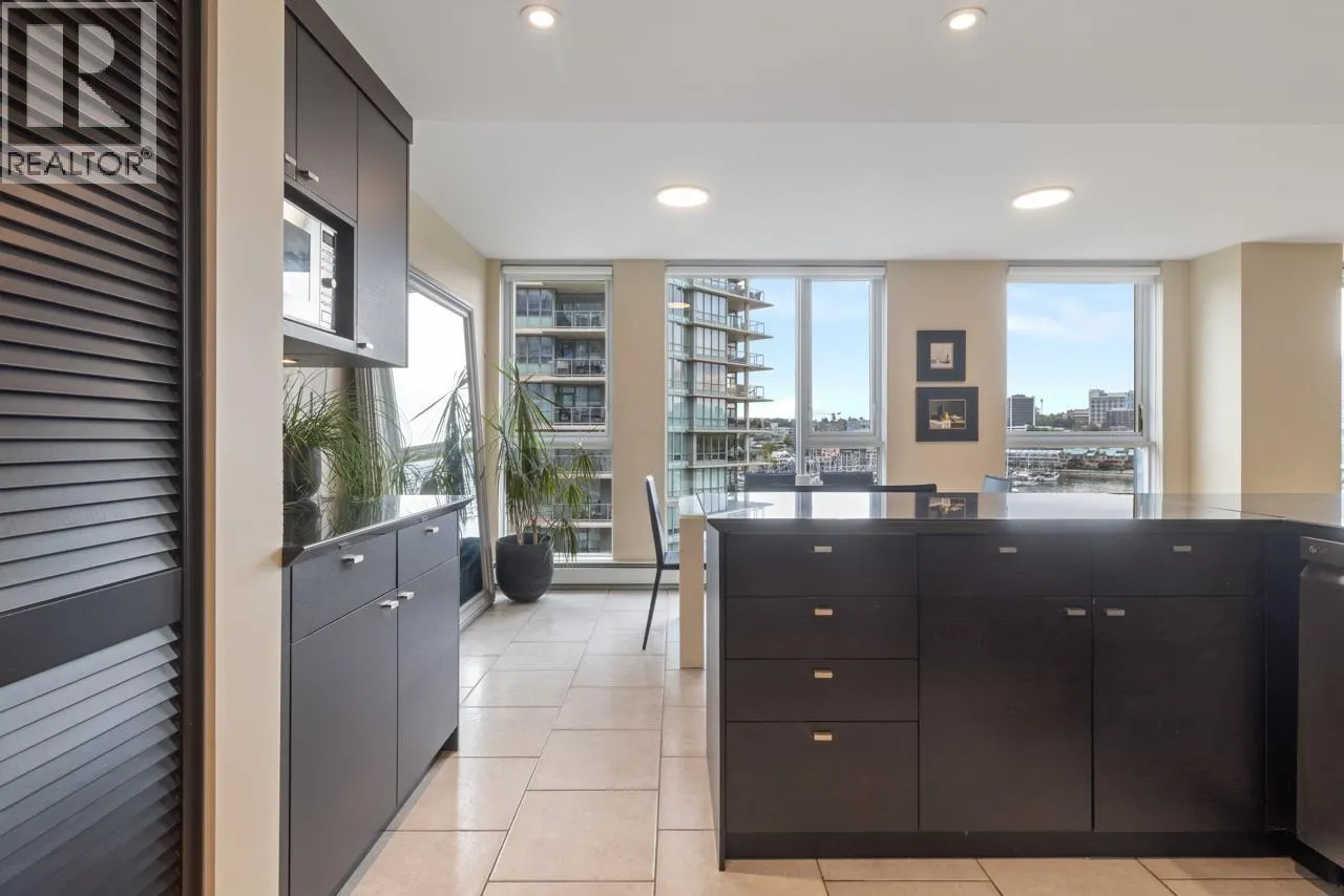 805 1383 MARINASIDE CRESCENT