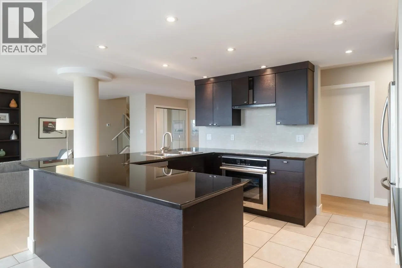 805 1383 MARINASIDE CRESCENT