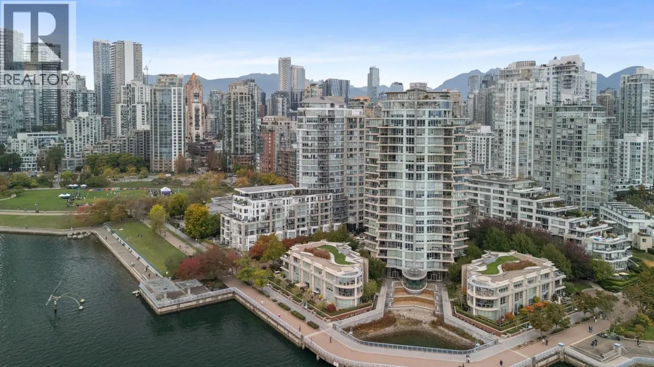805 1383 MARINASIDE CRESCENT