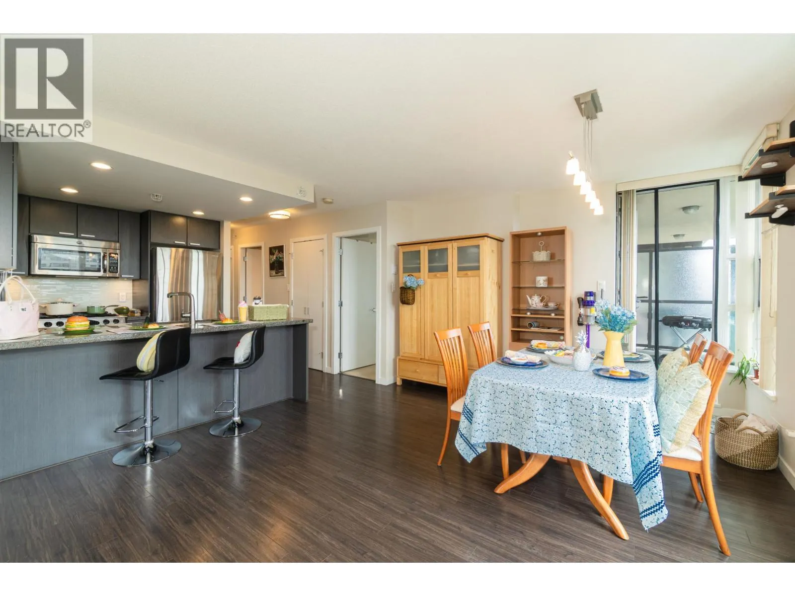 1901 2200 DOUGLAS ROAD