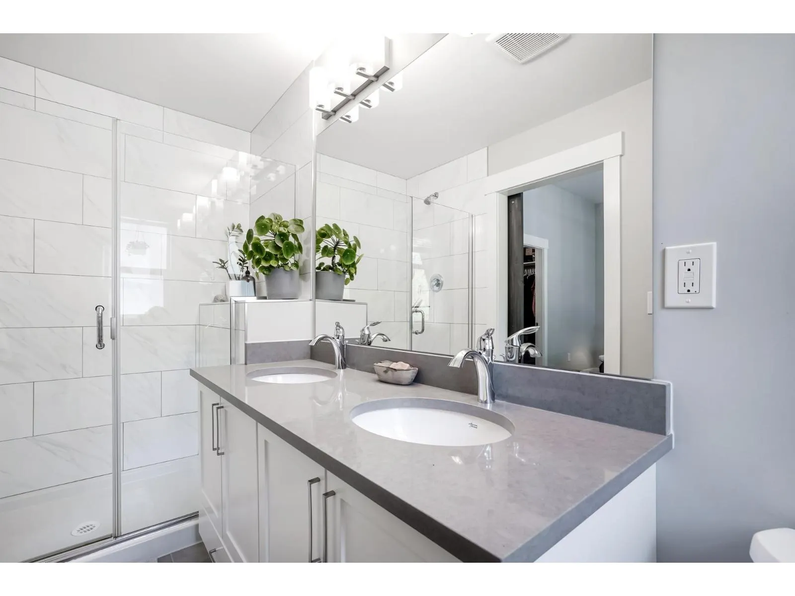 33 386 PINE AVENUE|Harrison Hot Springs