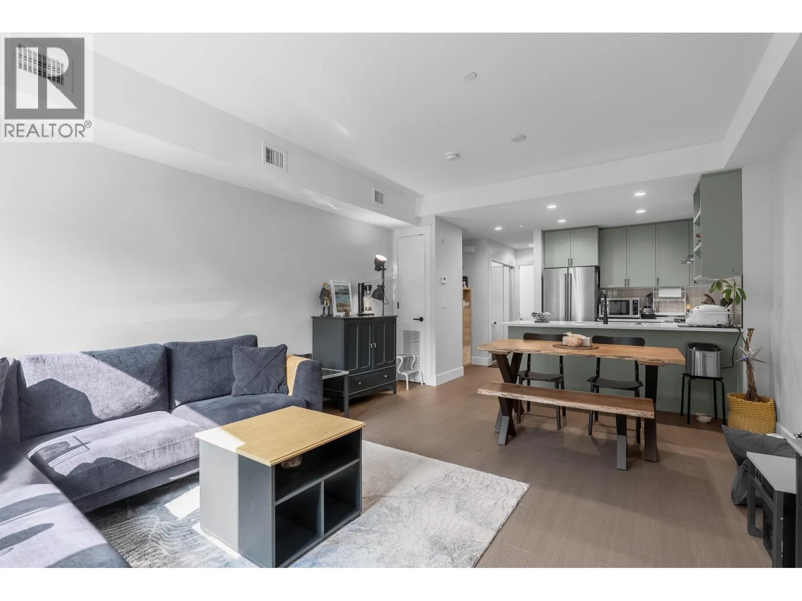 106 12040 PLAZA STREET
