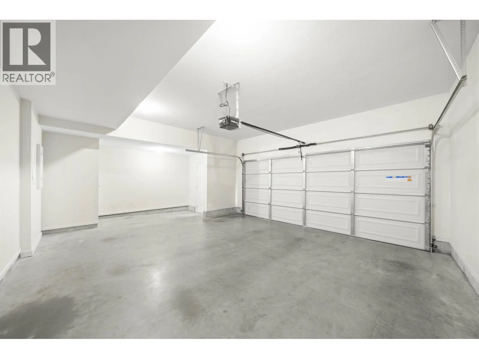 122 5311 ADMIRAL WAY