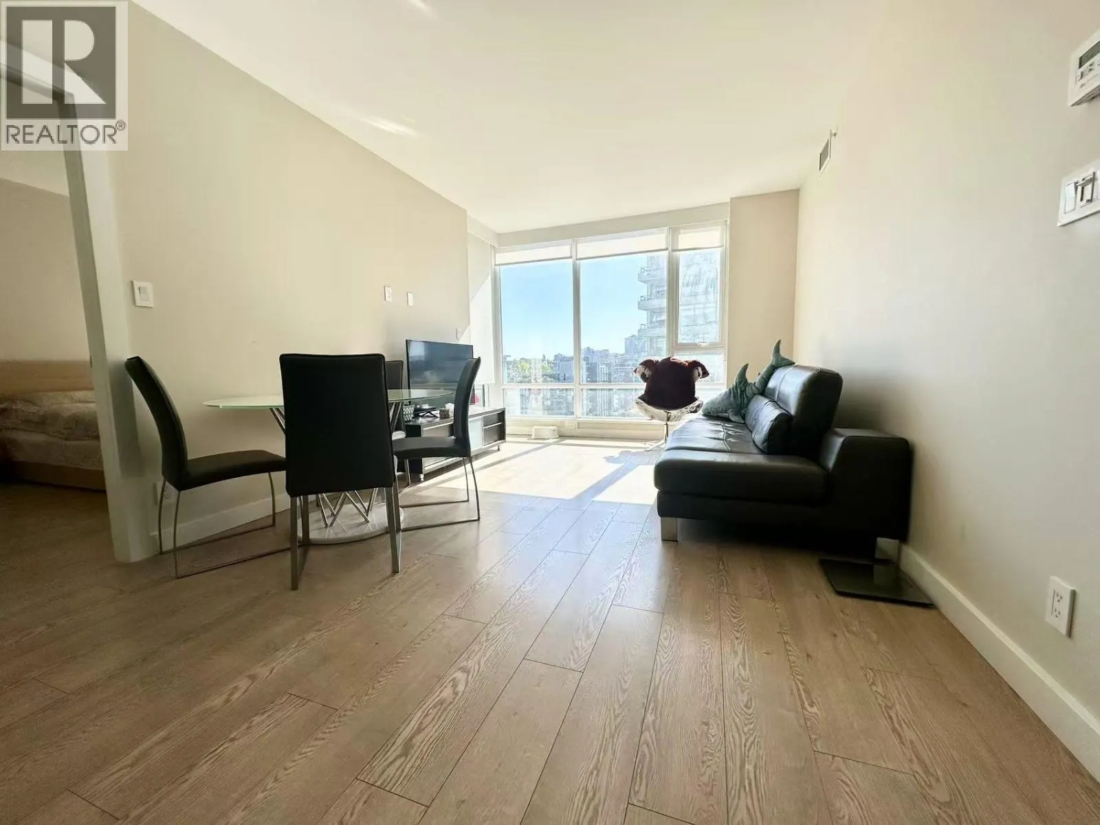 1701 1618 QUEBEC STREET