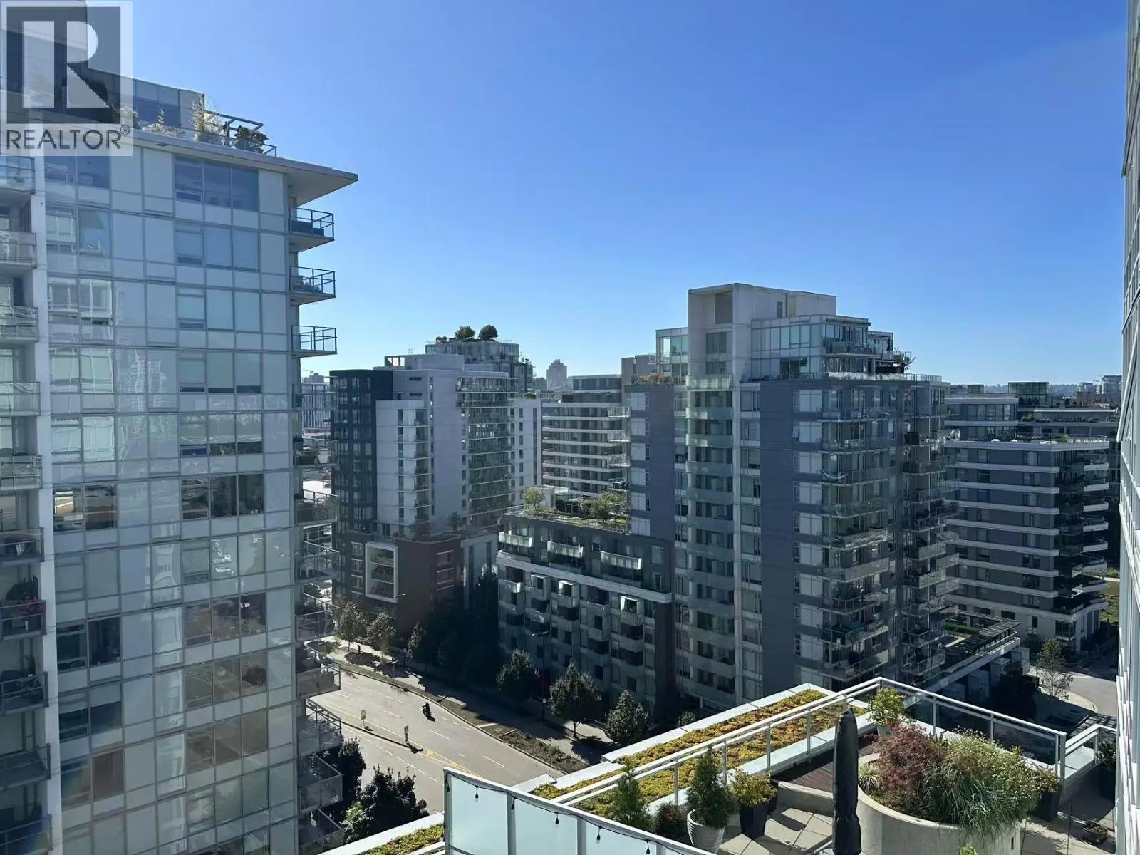 1701 1618 QUEBEC STREET