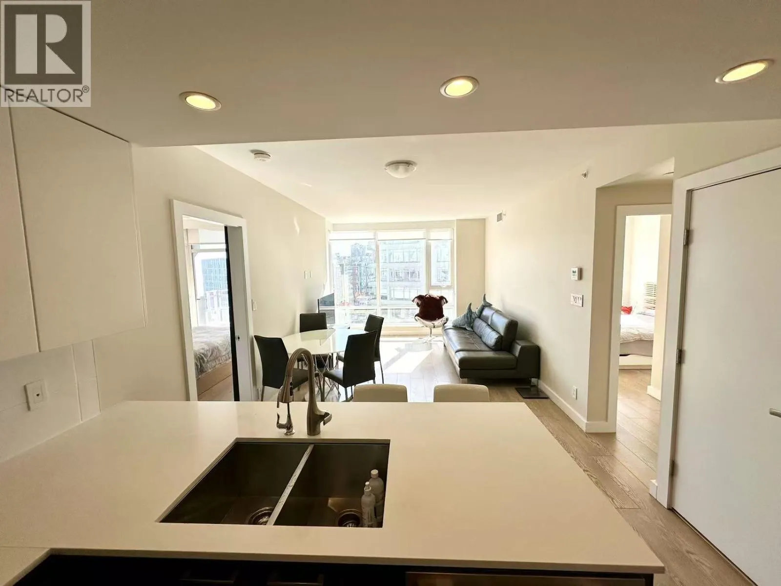 1701 1618 QUEBEC STREET