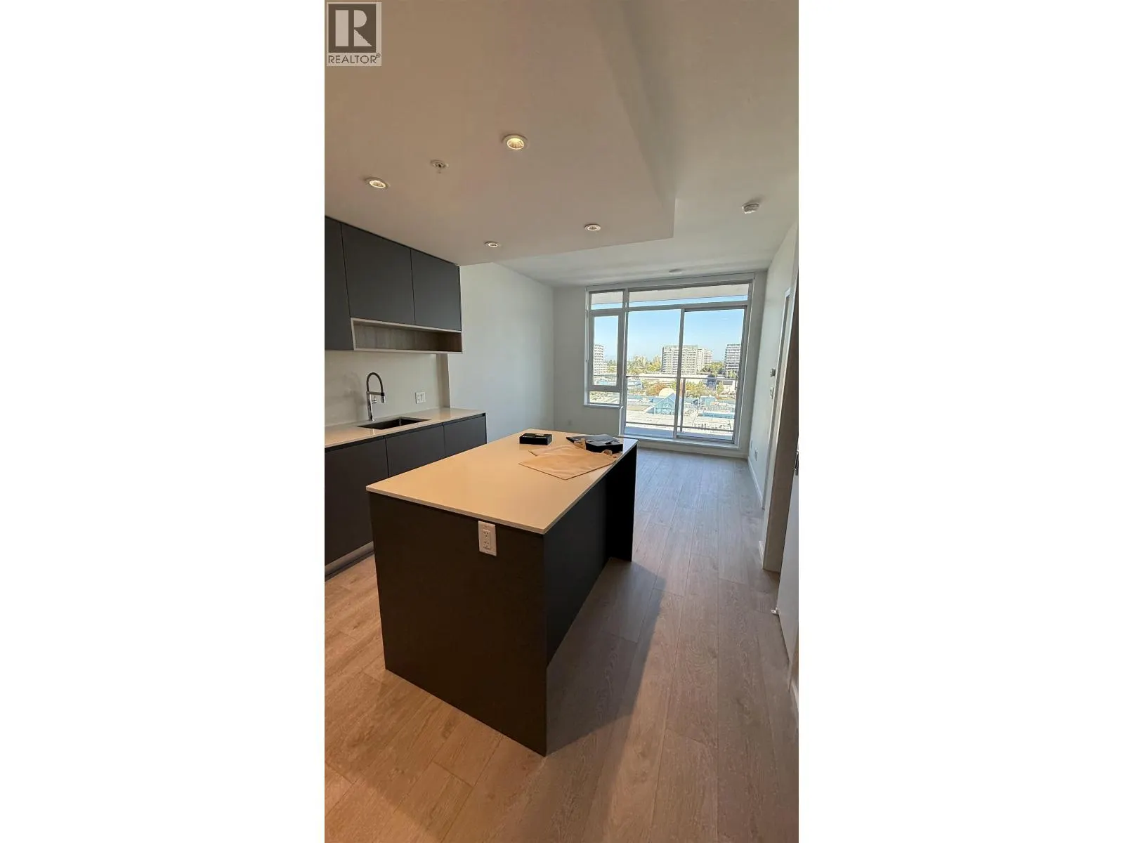 859 6600 MINORU BOULEVARD