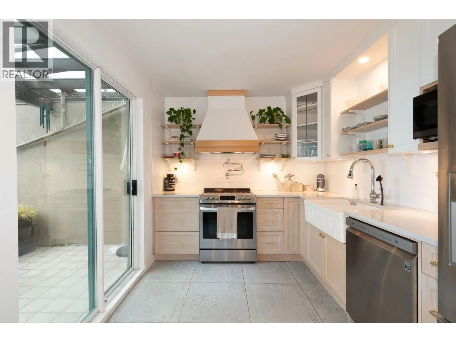 1504 1555 EASTERN AVENUE