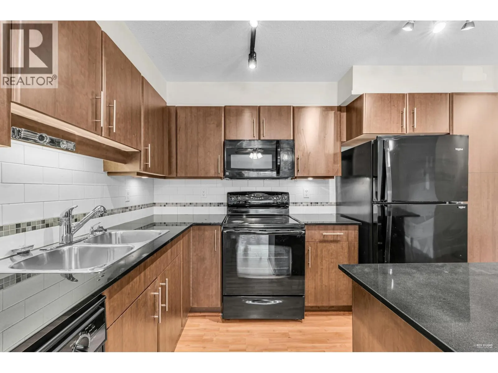 214 12020 207A STREET