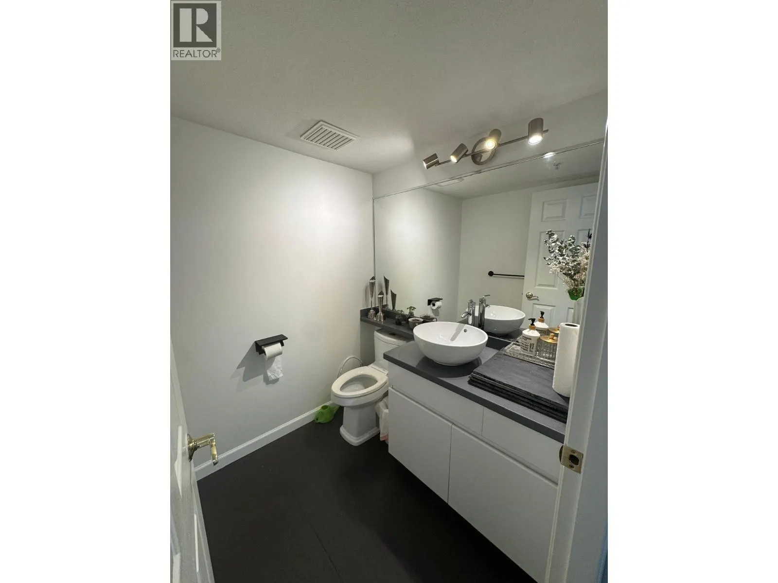 304 1088 QUEBEC STREET