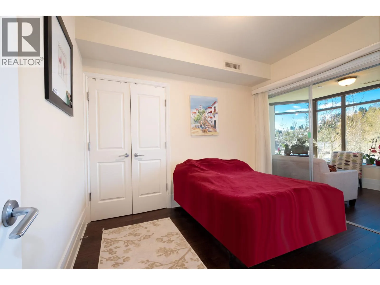 300 533 WATERS EDGE CRESCENT