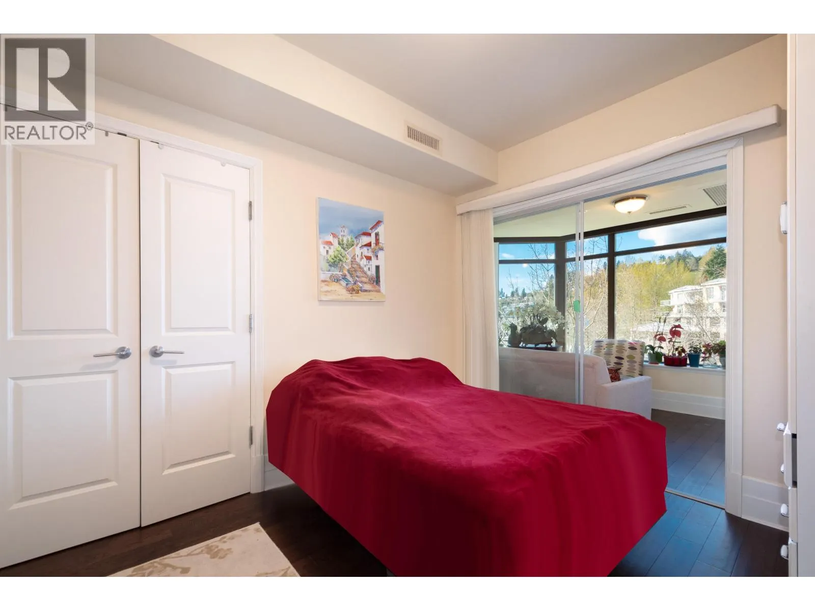 300 533 WATERS EDGE CRESCENT