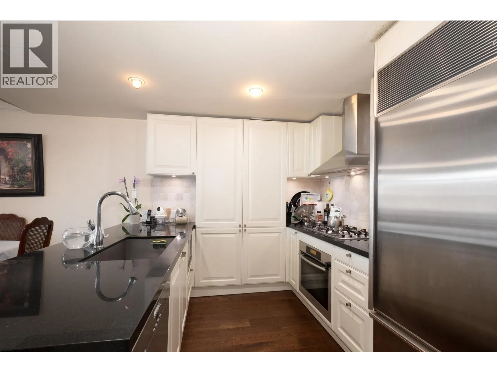300 533 WATERS EDGE CRESCENT