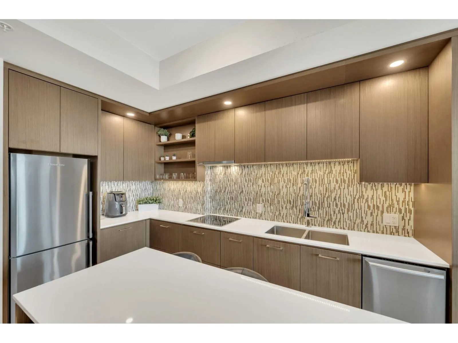 3903 13495 CENTRAL AVENUE
