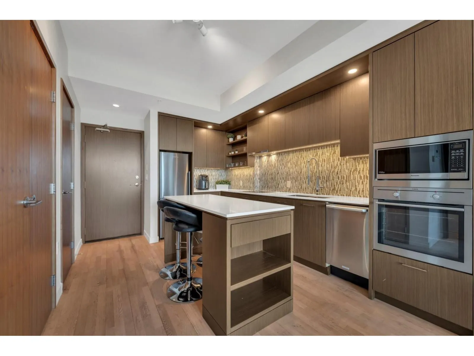 3903 13495 CENTRAL AVENUE
