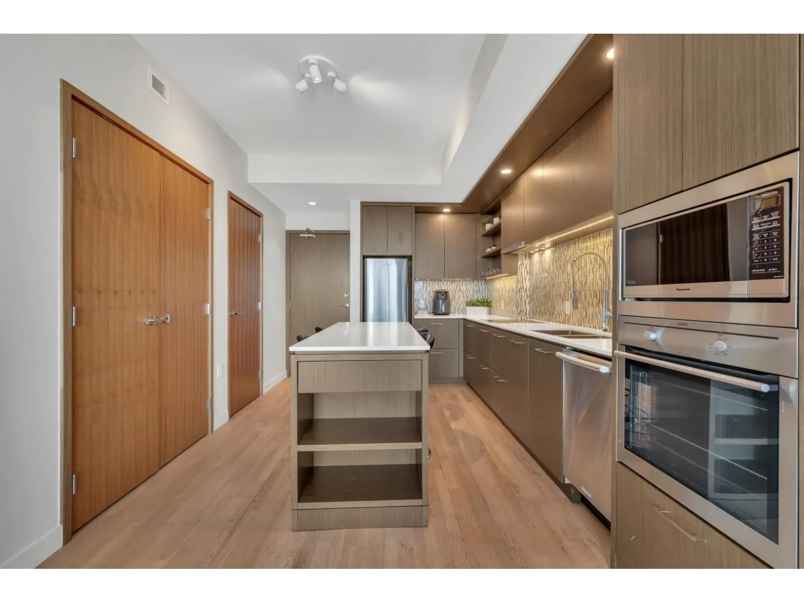 3903 13495 CENTRAL AVENUE