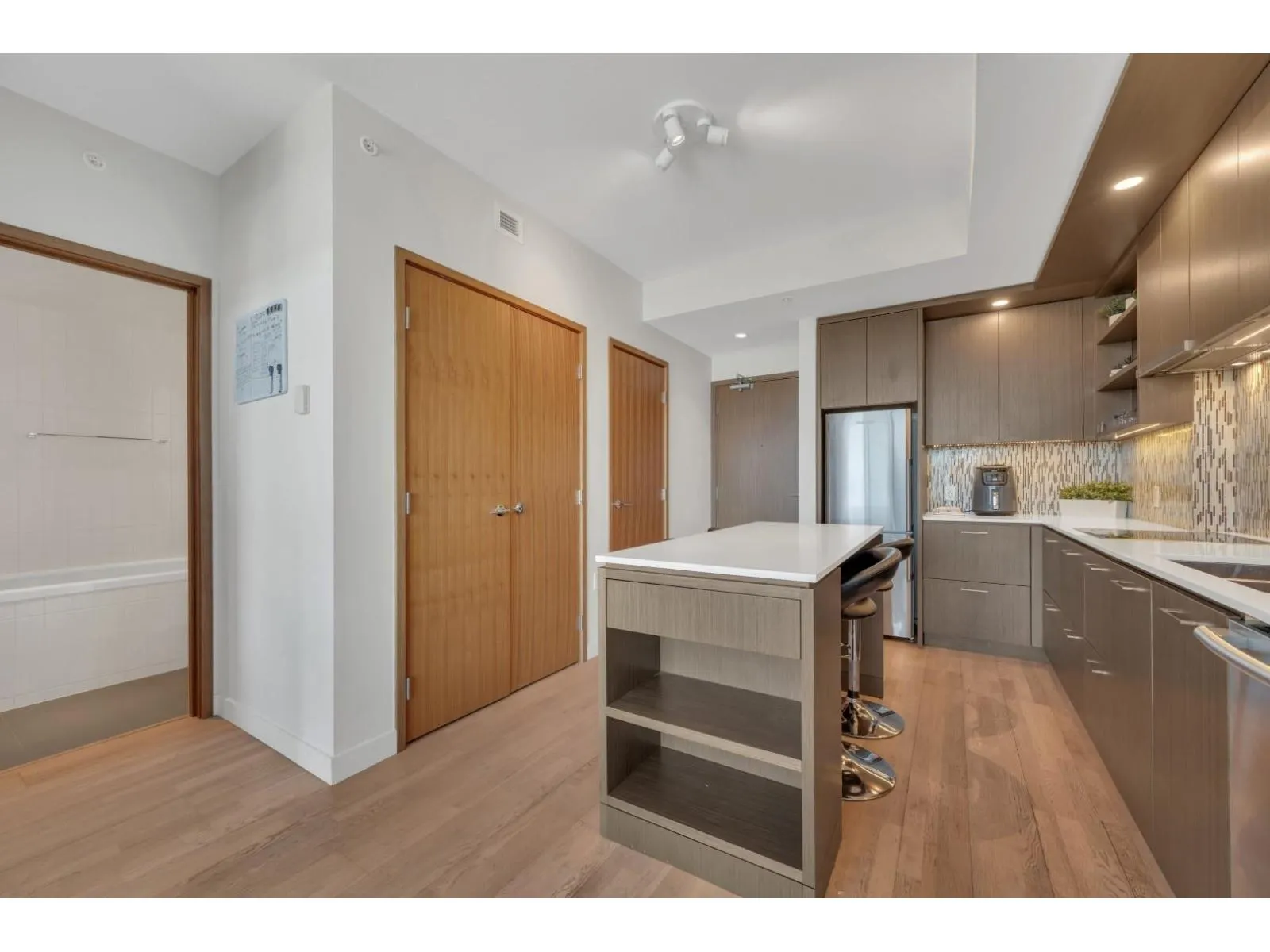 3903 13495 CENTRAL AVENUE