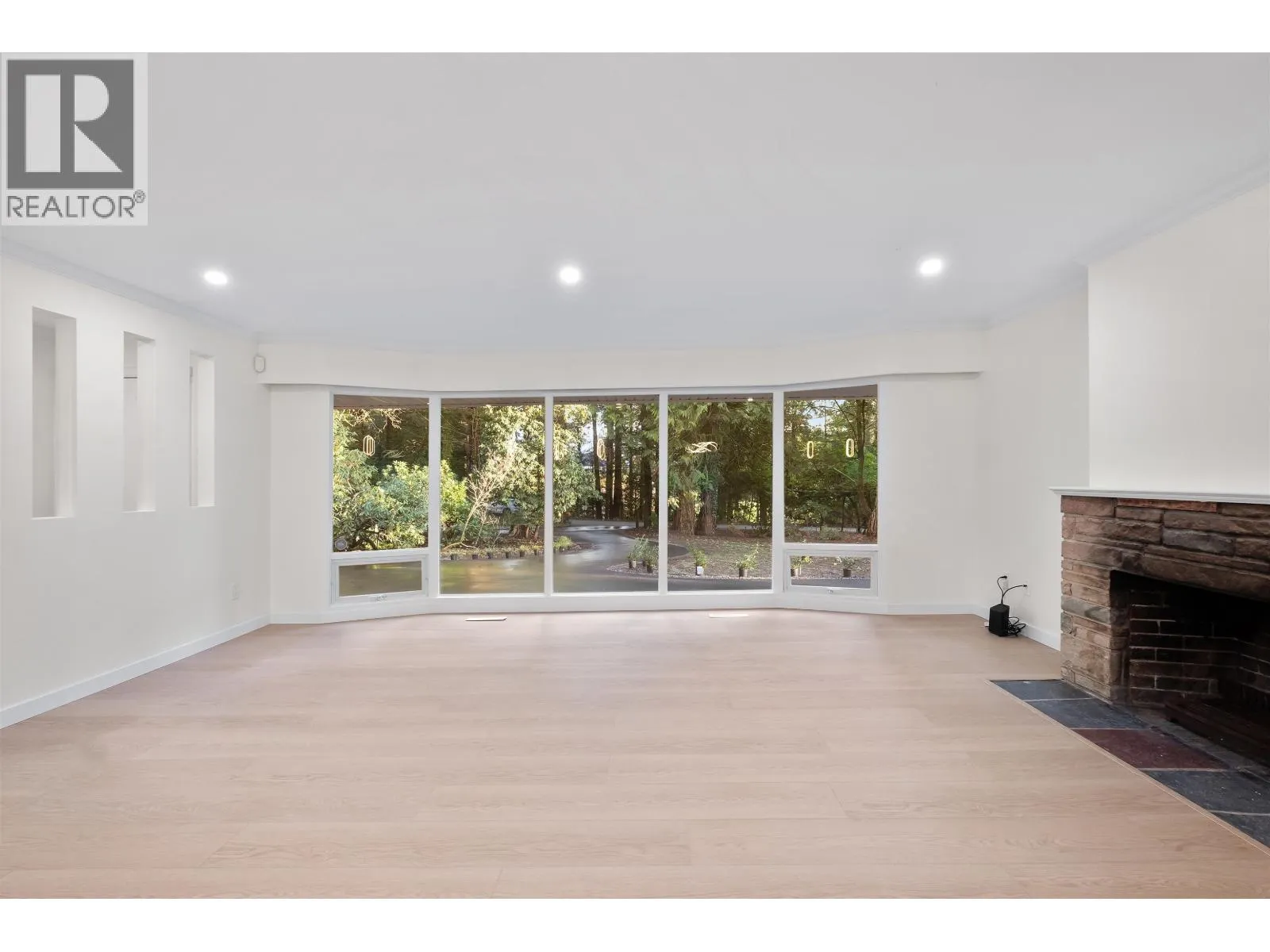 441 SOUTHBOROUGH DRIVE