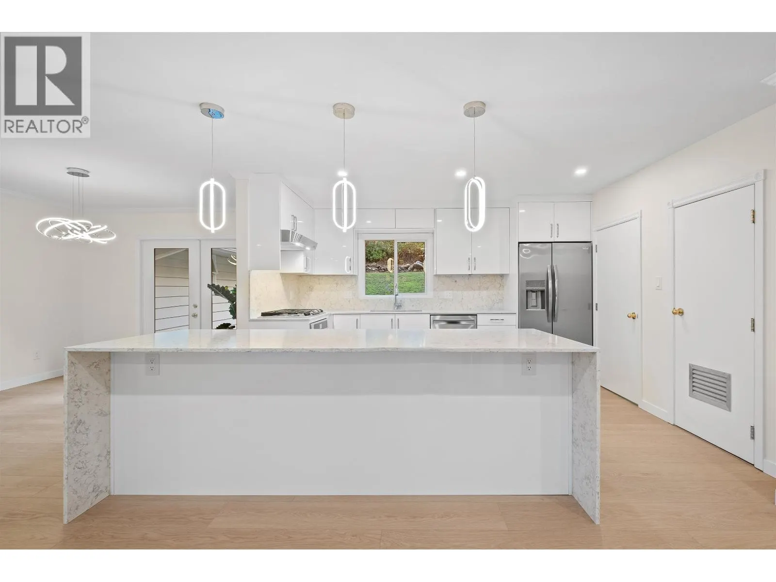 441 SOUTHBOROUGH DRIVE