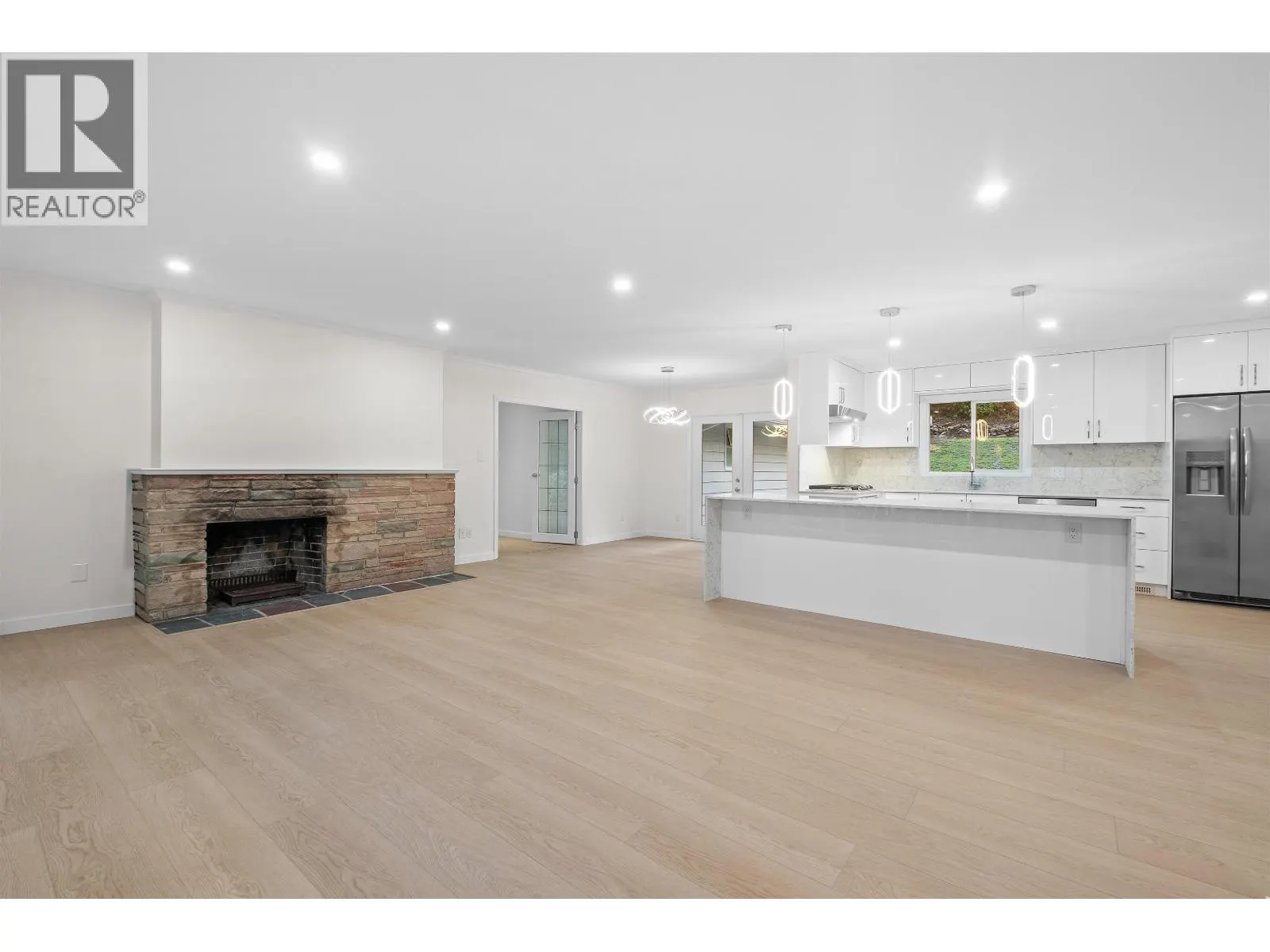 441 SOUTHBOROUGH DRIVE