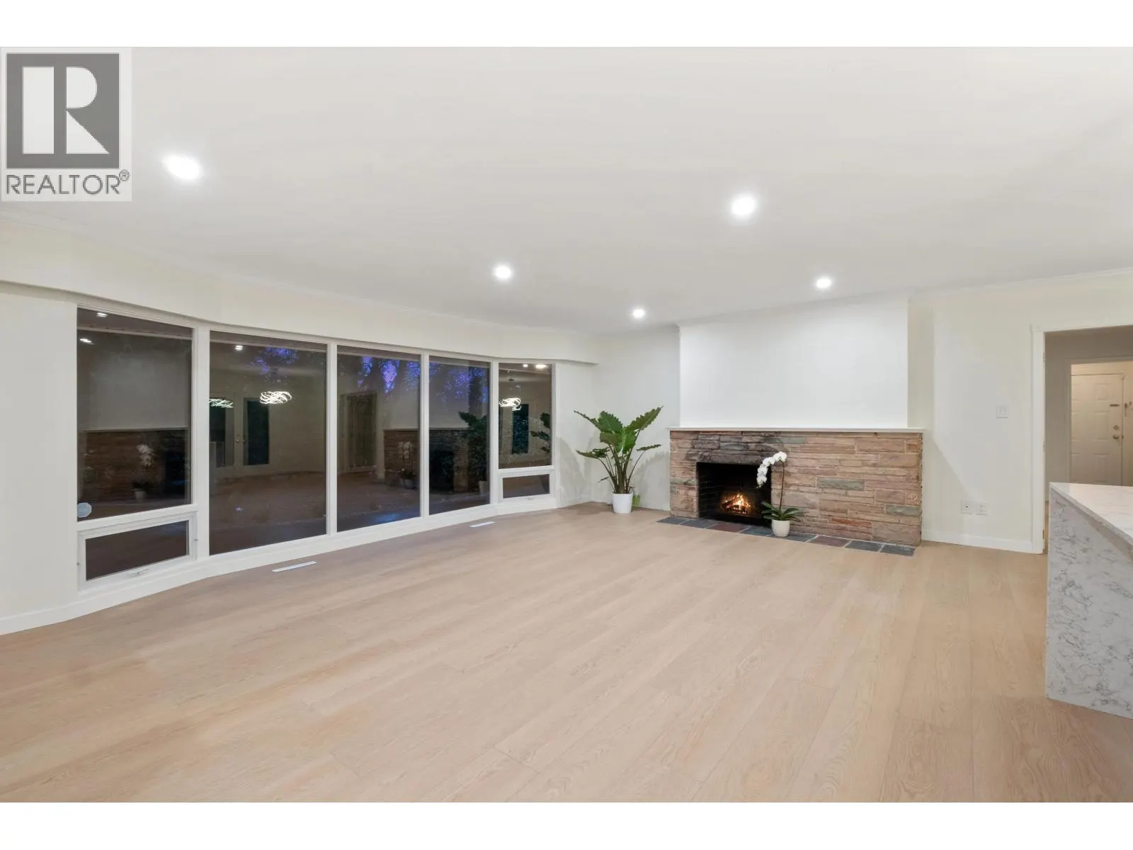 441 SOUTHBOROUGH DRIVE