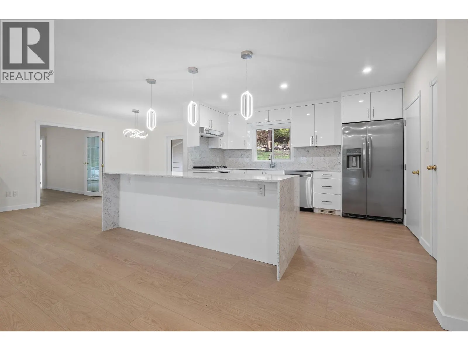 441 SOUTHBOROUGH DRIVE