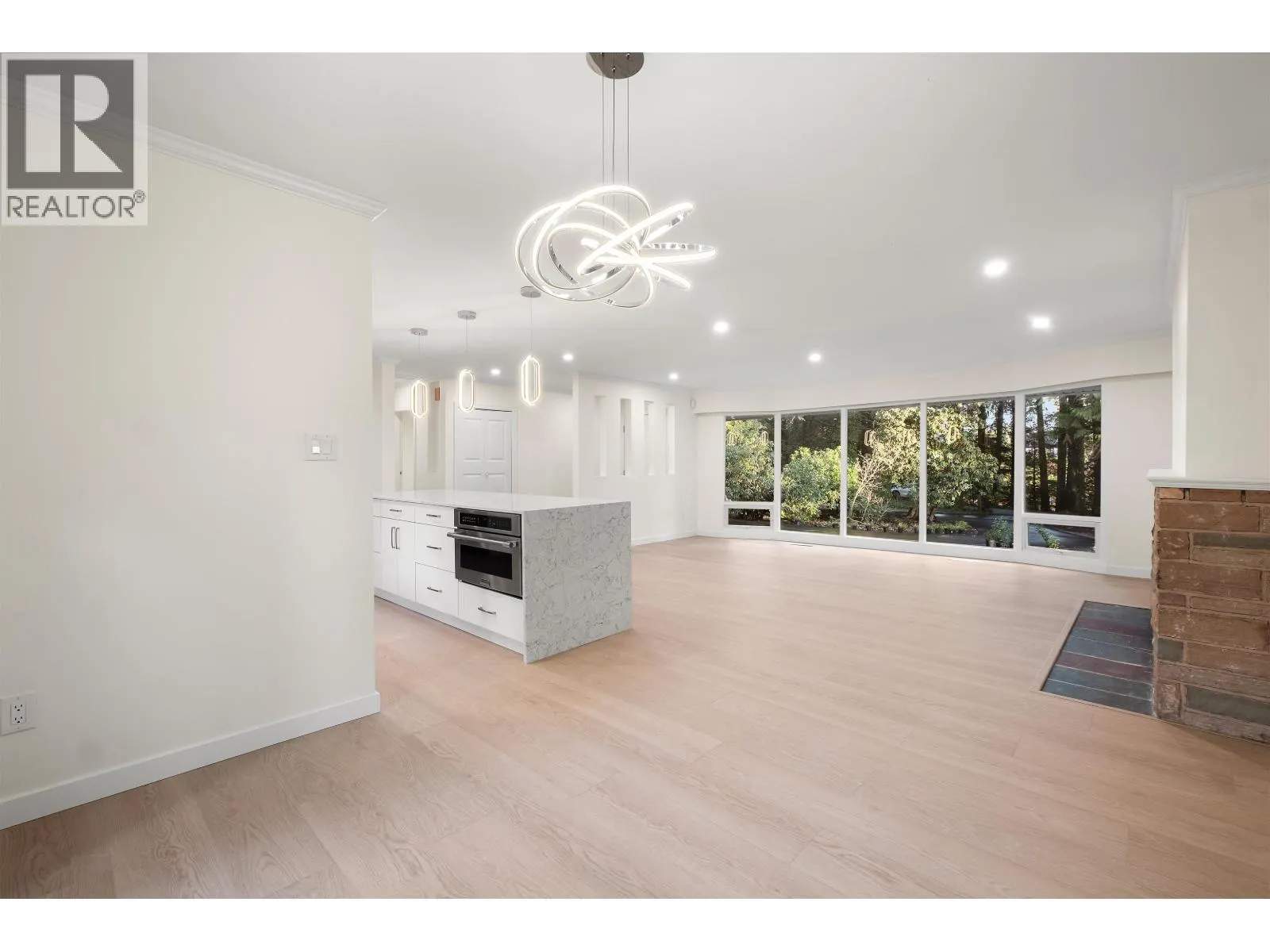 441 SOUTHBOROUGH DRIVE