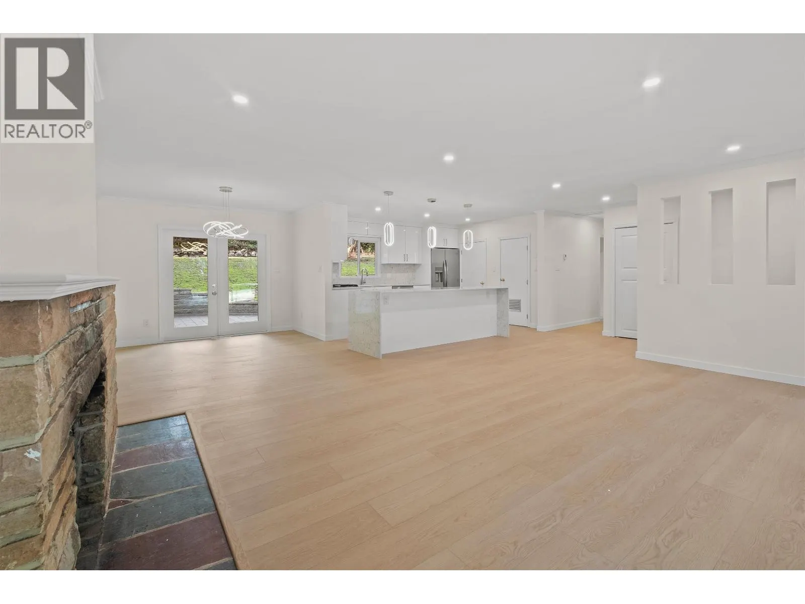 441 SOUTHBOROUGH DRIVE