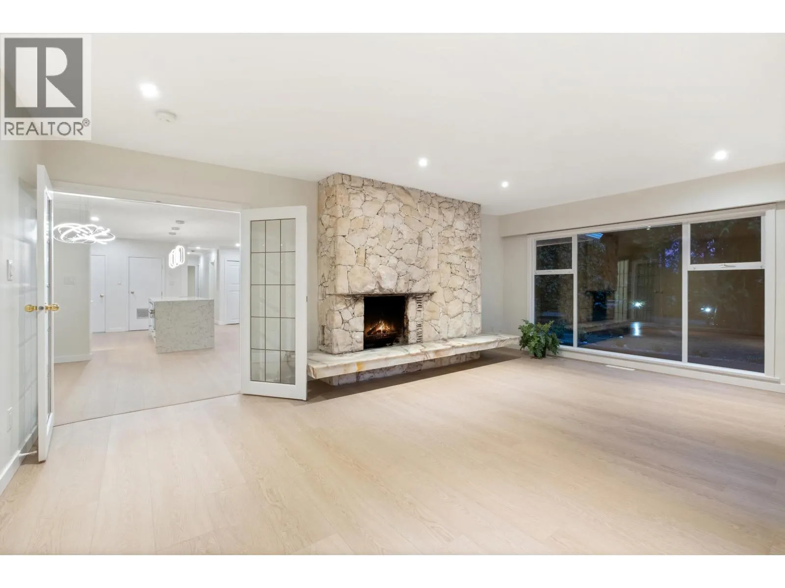 441 SOUTHBOROUGH DRIVE